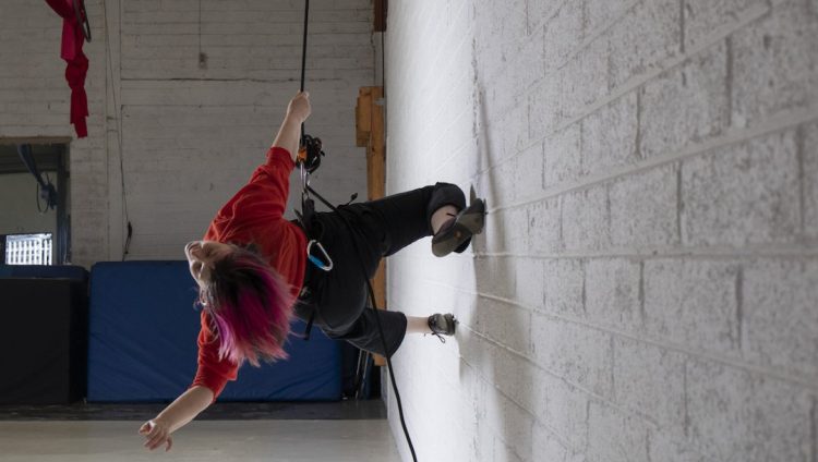 Acrobat Linda